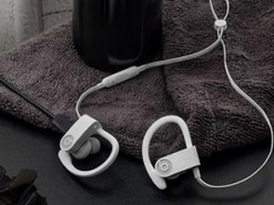 Apple сняла с продажи три модели наушников