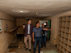 Доступно усім: КМДА роз’яснило, як користуватися бомбосховищами у приміщеннях кав’ярень та готелів