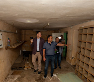 Доступно усім: КМДА роз’яснило, як користуватися бомбосховищами у приміщеннях кав’ярень та готелів