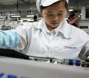 На найбільшому заводі iPhone у Китаї виявили кричущі порушення умов праці, – FT