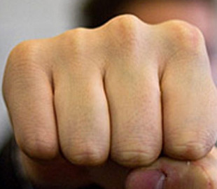 У Харкові поліція притягнула до відповідальності юнаків, які знущалися з неповнолітньої дівчини