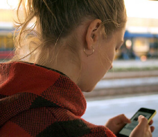 Старая схема на новый лад: мошенники выманили последние деньги у матери военнослужащего