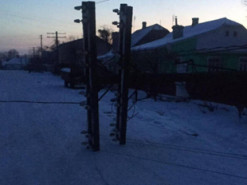 У селищі на Волині обвалилася телефонна опора