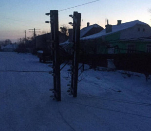 У селищі на Волині обвалилася телефонна опора