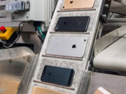 Чому Apple не поспішає налагоджувати виробництво iPhone у США