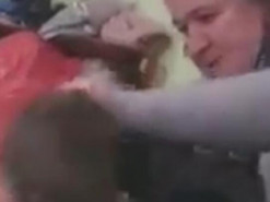 Таскала за волосы и трясла: в школе Закарпатской области учительница издевалась над учеником