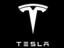 Хакер взломал электронную систему электрокара Tesla и отправил авто в управляемый занос