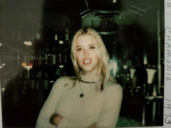 Девушка на фото 1973 года удивила сеть современной внешностью