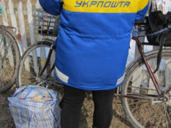 «Укрпошта» начала тестировать доставку на электросамокатах