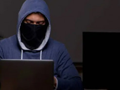 Шахраї ошукали чоловіка під час купівлі зарядної станції в інтернеті