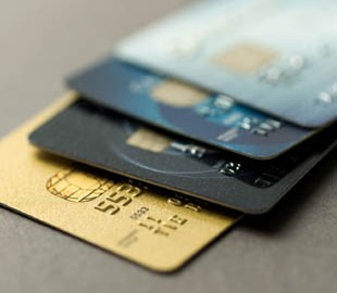 Чому українські банки почали блокувати картки клієнтів