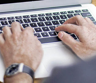 Правительство поддержало введение электронных трудовых книжек