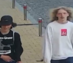 У мережі шукають двох підлітків, які нібито розмалювали декілька будівель на Подолі