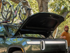 Rivian удалось выпустить в прошлом году 1015 электромобилей