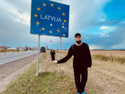 Андрій Данилко у синіх шкарпетках та сланцях показав, як схуднув на 14 кілограм