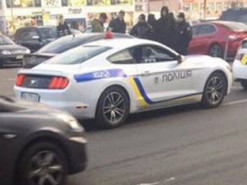 В Киеве поймали блогеров, катавшихся по городу на роскошном патрульном «Мустанге»