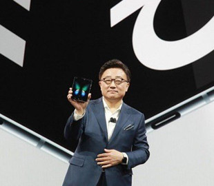 Гибкий смартфон Samsung Galaxy Fold теперь ожидается в июле