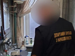 Поліцейські затримали студента, який продавав наркотики через Telegram