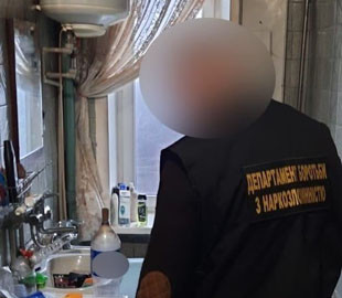 Поліцейські затримали студента, який продавав наркотики через Telegram