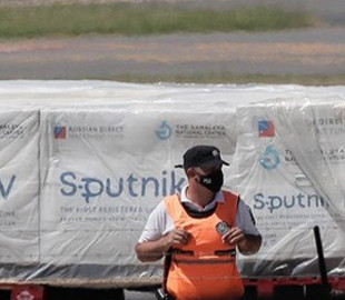 Россия развернула масштабную информационную войну за "Спутник V"