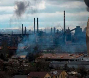 У підвалах ще багато людей: військові показали кадри евакуації з "Азовсталі"