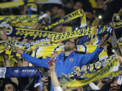 Путін на танку у кривавому полі: азербайджанський художник промовистою карикатурою "розніс" фанатів "Фенербахче"