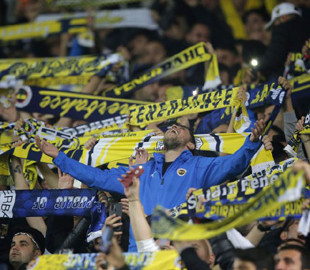 Путін на танку у кривавому полі: азербайджанський художник промовистою карикатурою "розніс" фанатів "Фенербахче"