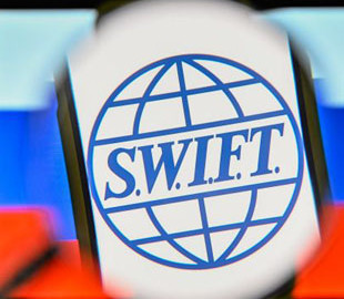 ЄС розглядає можливість відключити "Газпромбанк" від SWIFT, - Bloomberg