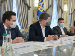 Зеленский требует ускорить покрытие Интернетом всей Украины