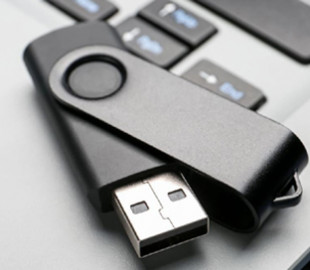 Чи можна довіряти флешці: експерти розповіли, де найкраще зберігати важливі дані