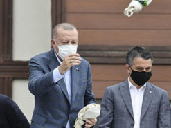 Эрдоган забросал погорельцев чаем: в Сети появились мемы