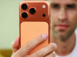 Чому iPhone 17 Pro змінює колір: експерти пояснили причину