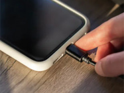 Як обрати зарядний пристрій, щоб швидко заряджав телефон та не шкодив батареї