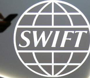 Жизнь без SWIFT: эксперт рассказал, как это ударит по россиянам