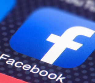 Facebook заблокировала сотни аккаунтов американских праворадикалов