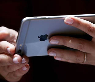 Наличие в линейке Apple iPhone 12 компактной модели будет дополнительно стимулировать продажи