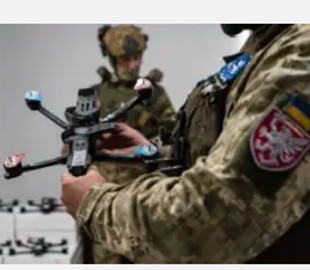 Українські розробники представили революційні дрони, що можуть атакувати цілі з-під води