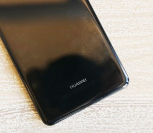 На новом шпионском фото Huawei P20 лишился «моноброви», как у Apple