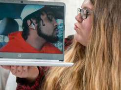 Британка вышла замуж по Zoom за иностранца, которого ни разу не видела живьем