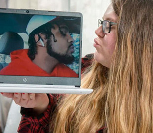 Британка вышла замуж по Zoom за иностранца, которого ни разу не видела живьем