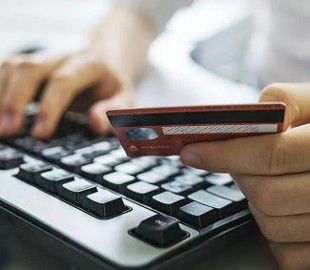 Приватбанк предупредил о мошенниках, которые "списывают" кредиты переселенцам