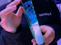 Представлен первый в мире сгибаемый смартфон