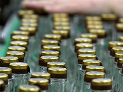 На Тернопільщині фальсифікований алкоголь продавали через мережу Інтернет