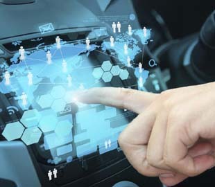 Большинство современных автомобилей могут следить за своими владельцами