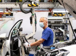 Немецким автопроизводителям будет сложнее решить проблему с дефицитом чипов