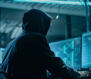 Хакеры "положили" сайты компаний российских олигархов - Усманова, Потанина и других