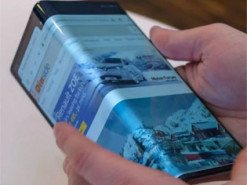 Новый гибкий смартфон Huawei сфотографировали в руках у пользователя
