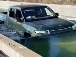 Пикап Rivian испытали в воде на глубине около метра