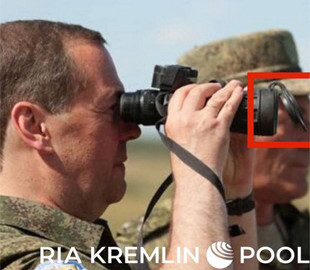 Дімону більше не наливати: у мережі висміяли ганебне фото Медведєва з біноклем