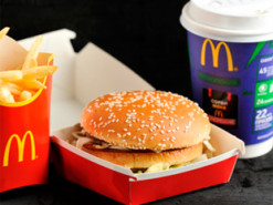 Останній шанс: росіяни продають в інтернеті залишки їжі з McDonald’s